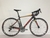 BICICLETA RUTERA JMBIKES  ROD 28  HORQUILLA DE CARBONO  EQUIPO SHIMANO CLARIS RUEDAS SHIMANO R500