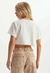 T-shirt cropped com tachas / Lança perfume - comprar online