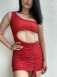 Vestido Lurex drapeado vermelho com abertura estilo moda blogueira na internet