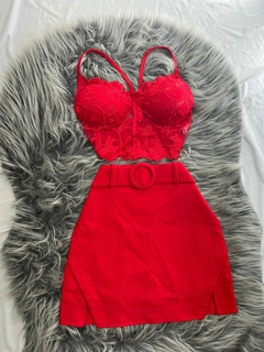 Conjunto Natal Shorts saia vermelha e cropped de renda vermelha estilo moda gringa na internet