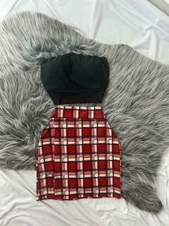 Conjunto fenda xadrez vermelho e cropped faixa preto estilo moda gringa na internet