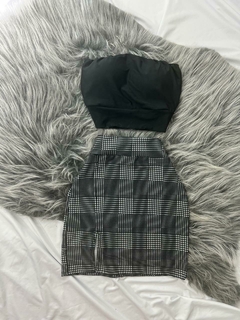 Conjunto estilo xadrez saia fenda e cropped preto estilo moda gringa na internet