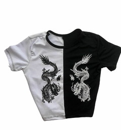 Cropped canelado manga curta sol e lua e dragão chinês estilo moda gringa - comprar online