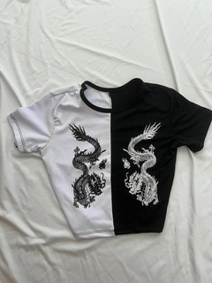 Cropped canelado manga curta sol e lua e dragão chinês estilo moda gringa - loja online