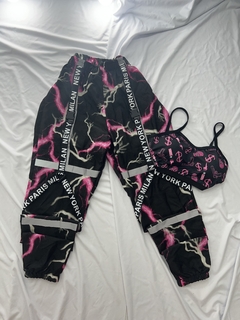 Conjunto calça tactel raio rosa e cropped com bojo balaclava bandida preto com rosa - loja online
