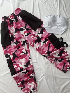 Conjunto camuflado rosa pink calça tactel com bolsos nas laterais e corrente camuflada rosa pink com preto e cropped faixa suplex branco ou pink estilo moda asthetic - loja online
