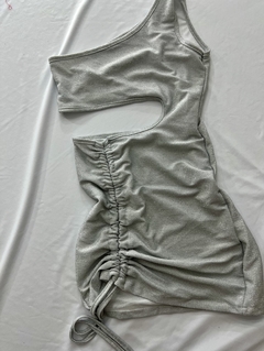 Vestido lurex branco drapeado aberto na cintura estilo moda blogueira