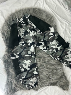 Calça jogger com corrente camuflada verde militar ou cinza estilo moda gringa na internet