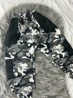 Calça jogger com corrente camuflada verde militar ou cinza estilo moda gringa - comprar online