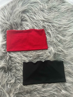 Cropped Faixa Ana ruga preto e vermelho estilo moda gringa - comprar online