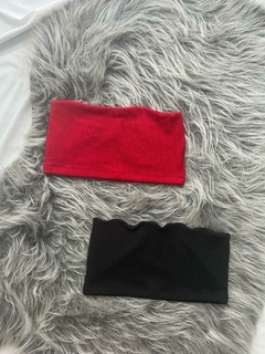 Cropped Faixa Ana ruga preto e vermelho estilo moda gringa - loja online