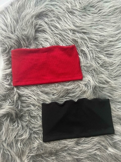 Cropped Faixa Ana ruga preto e vermelho estilo moda gringa