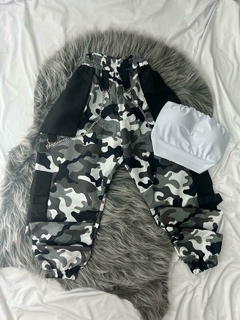 Conjunto feminino jogger de corrente calça tactel camuflada exercito e cropped faixa com bojo - comprar online