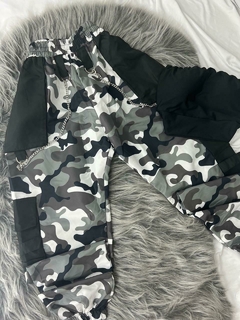 Conjunto feminino jogger de corrente calça tactel camuflada exercito e cropped faixa com bojo