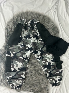 Conjunto feminino jogger de corrente calça tactel camuflada exercito e cropped faixa com bojo - loja online