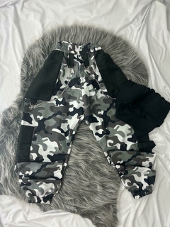 Conjunto feminino jogger de corrente calça tactel camuflada exercito e cropped faixa com bojo - comprar online