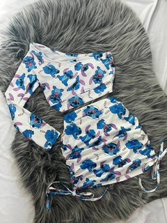 Conjunto feminino saia drapeada e cropped mula manca com bojo branco e azul lilo & stich