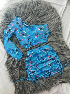 Imagem do Conjunto feminino saia drapeada e cropped mula manca com bojo branco e azul lilo & stich