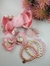 Kit Trio de Laços Ursinha Rosa e Pulseiras Flor