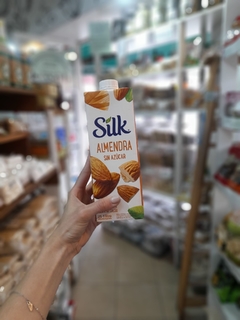 Leche de almendras, Silk