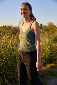 Musculosa esmeralda verde