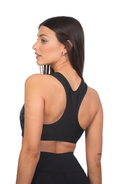 TOP BETU SHINE BLACK DE LYCRA BRILLANTE CON DETALLES DE ESTAMPA (TO03902) - comprar online