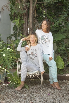 PIJAMA LARGO DAMA EST. GATITO PANTALON A RAYAS TALLE ESP. (LE24301E)