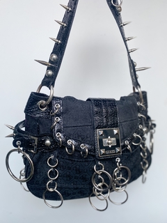 SHOULDERBAG GUESS NEGRA - tienda online