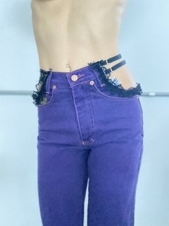 JEAN CROP VIOLETA en internet