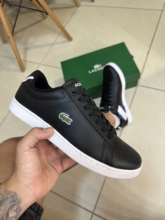 TENIS LACOSTE CARNABY PRETO - DTERRA CALÇADOS