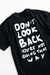 REMERA OVERSIZED "DON'T LOOK"