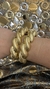 BRACELETE DOURADO FOSCO TORCIDO - comprar online