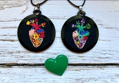 Medallón Corazón florecido con arterias verdes - comprar online