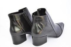 Bota Cano Curto Bico Fino Couro Black - comprar online