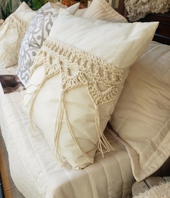 Almohadon de Tusor 50 x 50 con Relleno Macrame