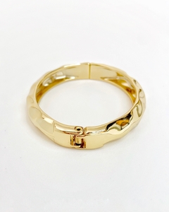 Bracelete Martelado Dourado na internet