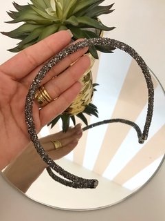 Tiara cravejada em strass - Detalhes  | acessórios de cabelo e roupa infantil| Laços,tiaras e moda infantil