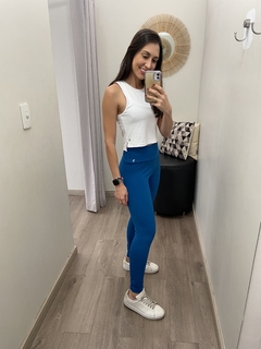 Regata eterna cropped branco óptico - Loja Espaço Fitness