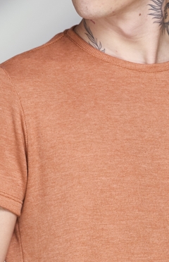 Camiseta Entardecer Tricô Ocre - comprar online