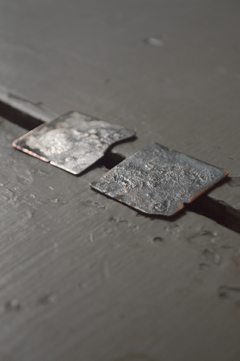 Aros geométricos ▽ Plata y cobre patinados en internet