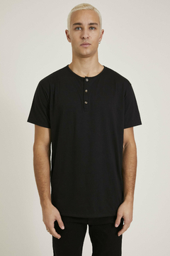 REMERA HENLEY NEGRO - comprar online