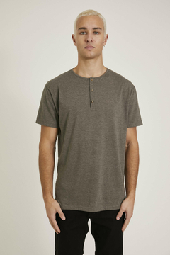 REMERA HENLEY VERDE - comprar online