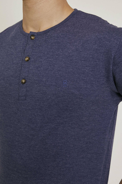 REMERA HENLEY AZUL en internet