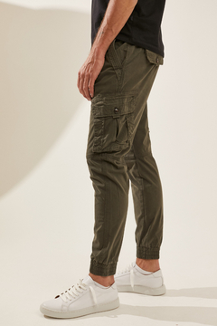 PANTALON PREMIUM CARGO VERDE en internet