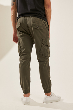 PANTALON PREMIUM CARGO VERDE - Locker Room