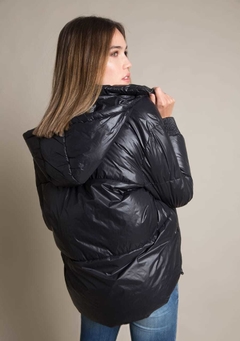 CAMPERA NYLON NAOMI BLACK en internet