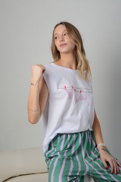 Imagen de Musculosa Estampada con Strass