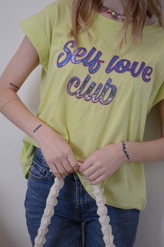 Remera Self Love Tornasolado en internet