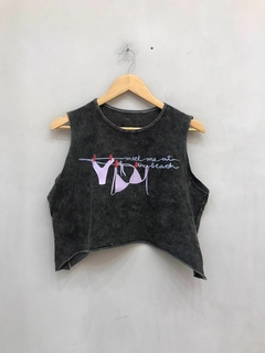 Musculosa Umma Estampada en internet