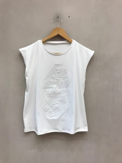 Musculosa Relieve Dragon - Clostudio